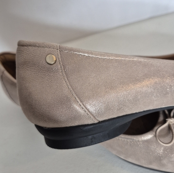 Clarks Artisan Candra Light Champagne Leather Ballet Flat Slip-On Shoe - Size 9 - Picture 9 of 13
